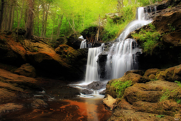International Photo Award: Prettiest Waterfall Photo, April 2019